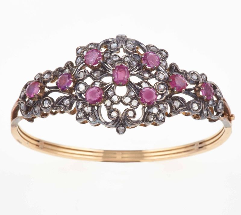Bracciale rigido con rubini birmani e rosette di diamanti  - Auction Fine Coral Jewels - II - Cambi Casa d'Aste