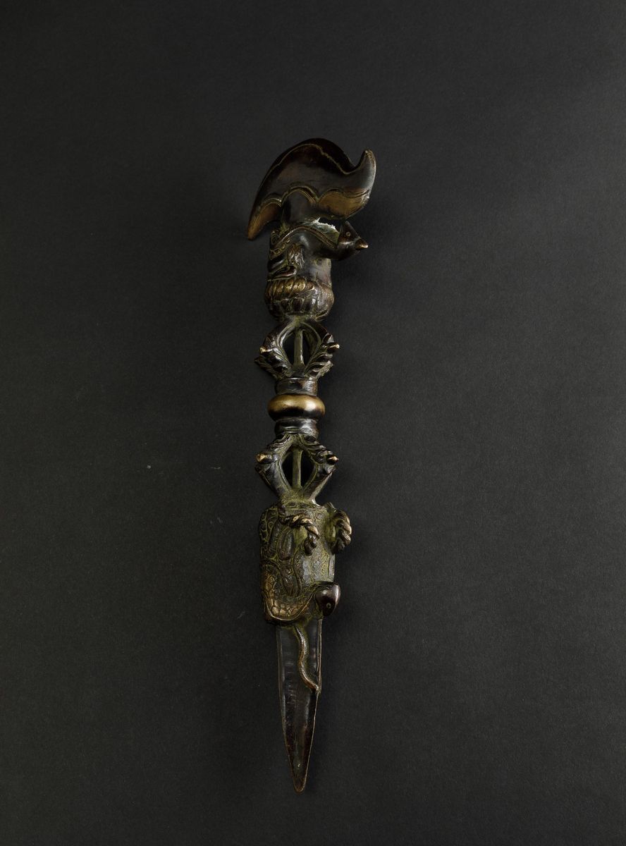 Pugnale Rituale Phurgba in Bronzo Parzialmente Dorato con con Figura di Drago a Rilievo e Presa a...