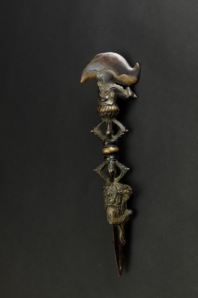 Pugnale Rituale Phurgba in Bronzo Parzialmente Dorato con con Figura di Drago a Rilievo e Presa a...