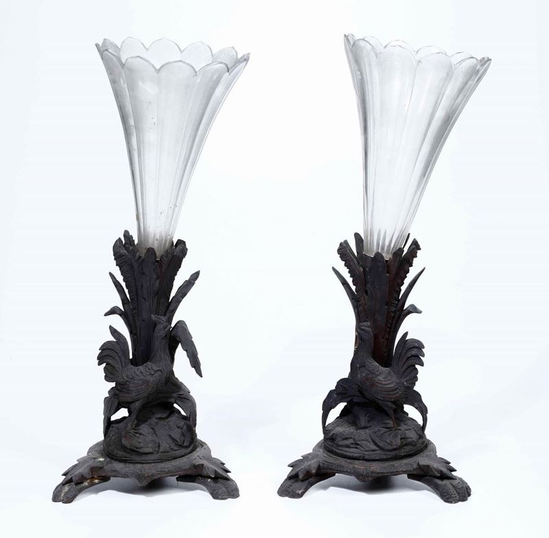 Coppia di porta lampade in legno intagliato e e vetro  - Asta Antiquariato | Cambi Time - Cambi Casa d'Aste