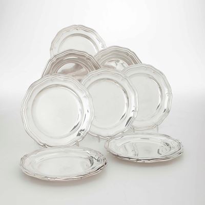 Dodici Piattini in Argento. Argenteria Italiana del XX Secolo. Bollo Dell'argentiere Consunto, Al...