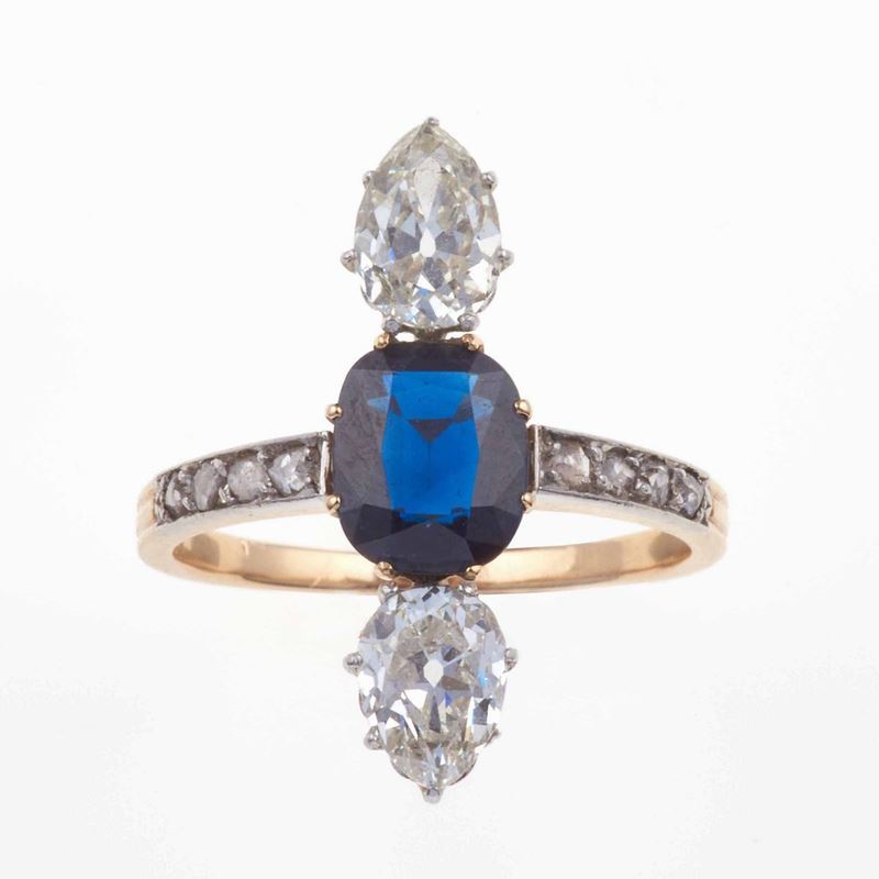 Anello con zaffiro e due diamanti taglio goccia  - Auction Fine Jewels - III - Cambi Casa d'Aste