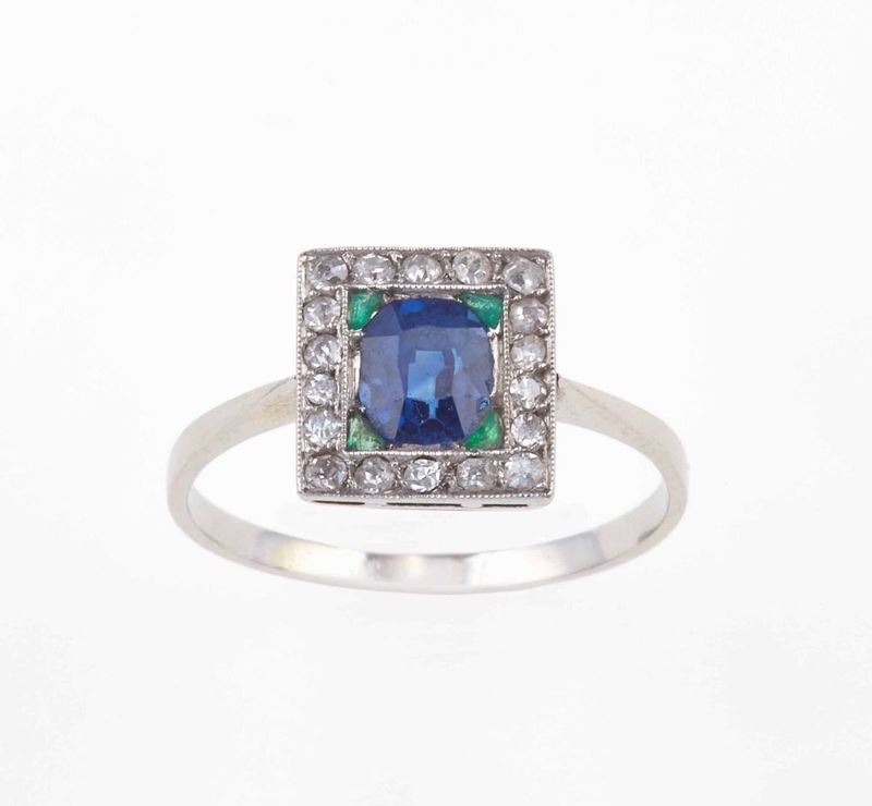 Anello con zaffiro Sri Lanka, diamanti e piccoli smeraldi  - Asta Summer Jewels | Cambi Time - Cambi Casa d'Aste