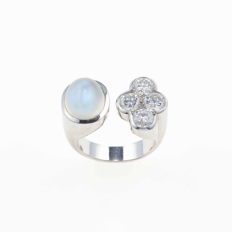 Anello con clair de lune e diamanti taglio brillante  - Auction Fine Jewels - III - Cambi Casa d'Aste