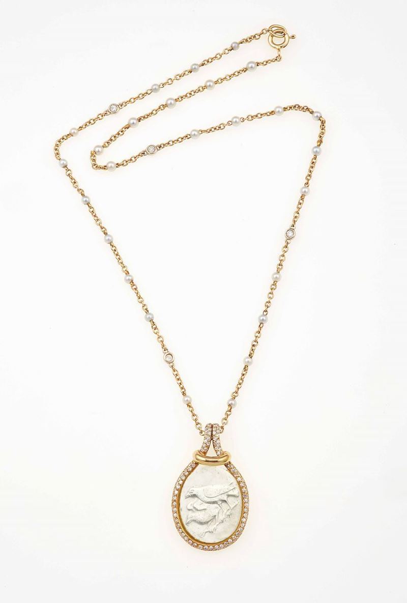Faraone. Girocollo con prehnite incisa, diamanti e piccole perle  - Auction Fine Coral Jewels - II - Cambi Casa d'Aste
