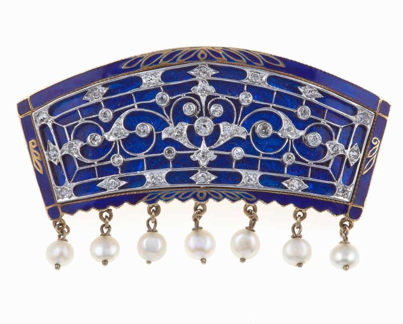 Spilla con smalto blu, piccole perle e diamanti  - Asta Fine Coral Jewels - II - Cambi Casa d'Aste