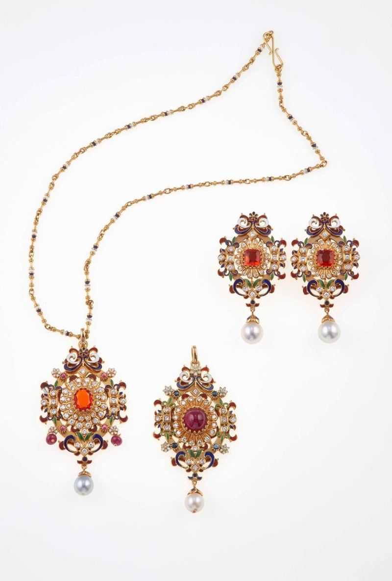 Parure composta da collana, orecchini ed un pendente con smalti policromi, perle, opali di fuoco e rubino  - Auction Spring Jewels - I - Cambi Casa d'Aste