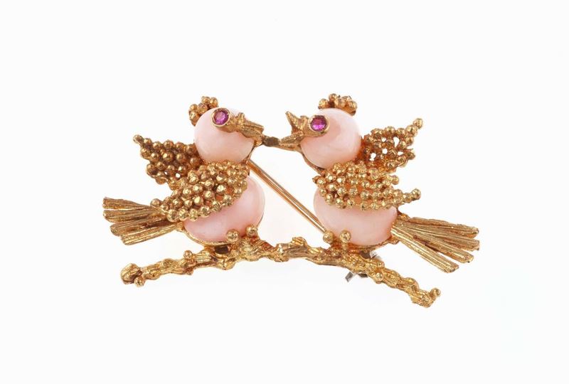 Spilla uccellini con corallo rosa e piccoli rubini  - Auction Spring Jewels - I - Cambi Casa d'Aste