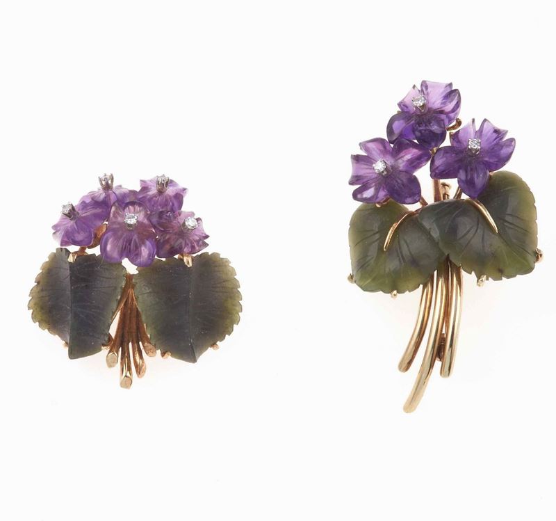 Two low karat gold, nephrite, amethyst and diamond brooches  - Auction Fine Jewels - Cambi Casa d'Aste