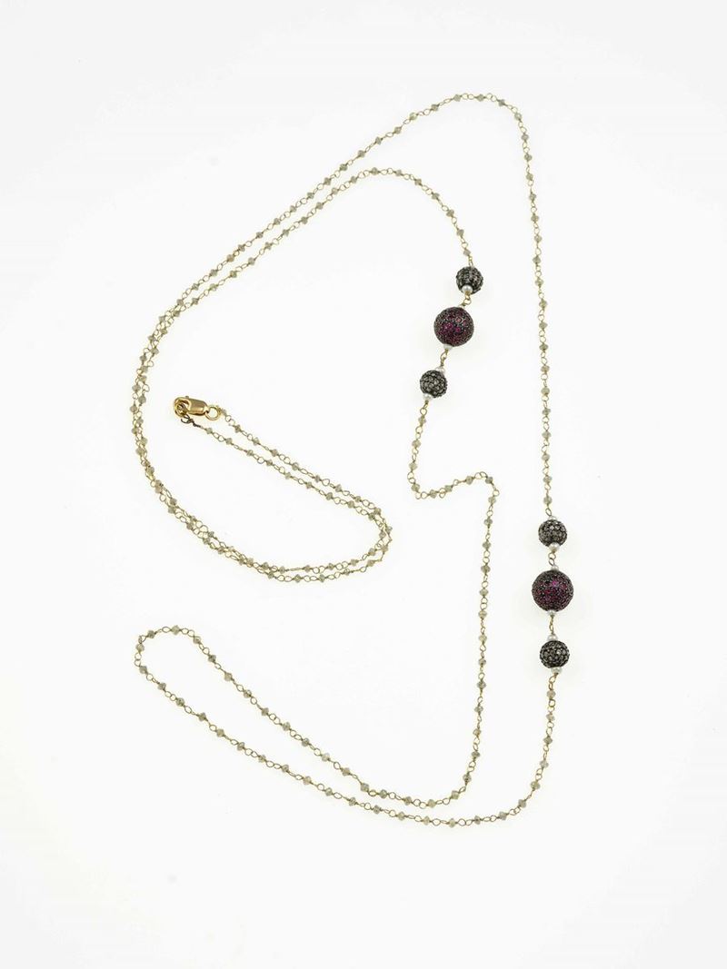 Lunga collana con piccoli rubini e diamanti neri  - Asta Gioielli | Cambi Time - Cambi Casa d'Aste