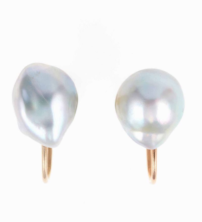 Pair of cultured pearl and gold earrings  - Auction Summer Jewels | Cambi Time - Cambi Casa d'Aste