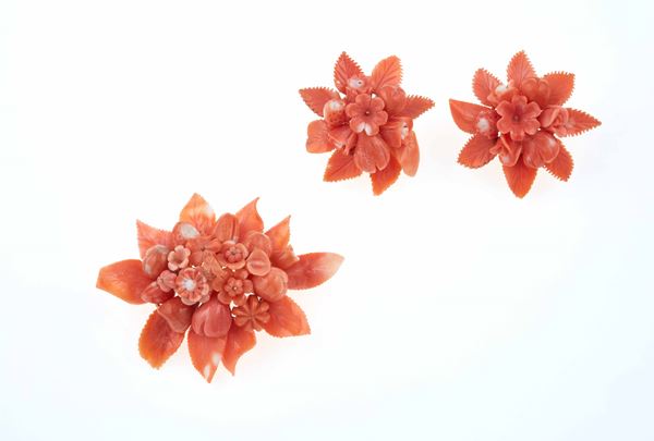 Demi-parure floreale costituita da spilla e orecchini in corallo