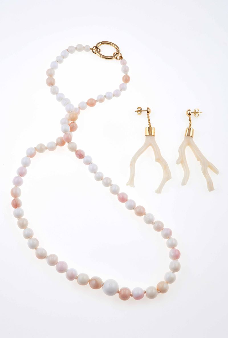 Coral and gold necklace and a pair of earrings  - Auction Summer Jewels | Cambi Time - Cambi Casa d'Aste