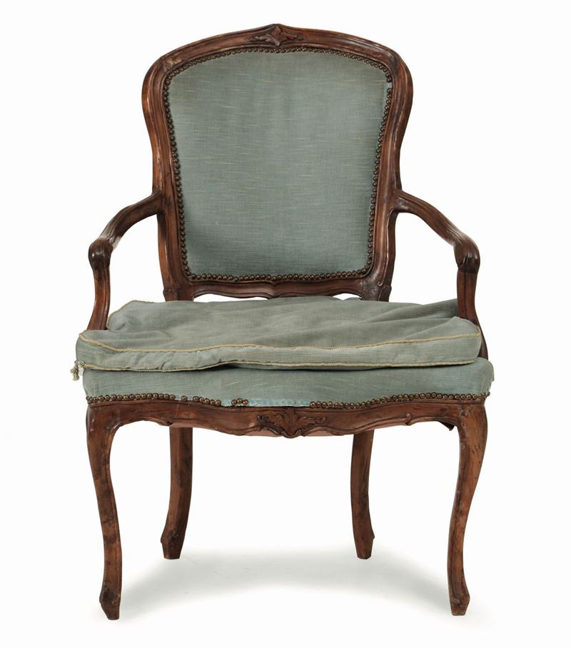 Poltrona in noce, sedile e schienale con rivestimento in velluto azzurro, XVIII secolo  - Asta Da una collezione genovese | Cambi Time - I - Cambi Casa d'Aste