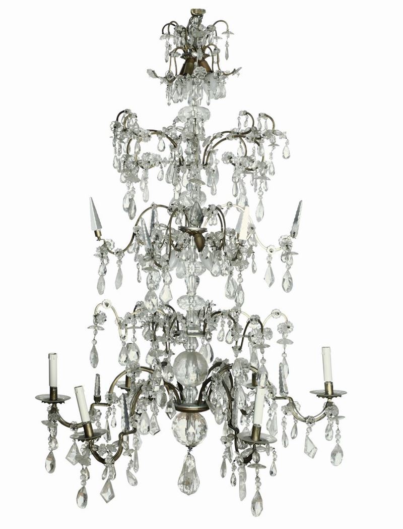 Grande lampadario a sei fiamme in metallo e gocce di cristallo di Rocca. XIX secolo  - Asta Dimore Italiane - Cambi Casa d'Aste