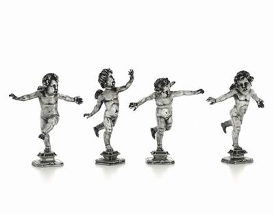 Gruppo di Quattro Putti Danzanti in Argento Sterling Fuso e Cesellato. Argenteria Artistica Itali...