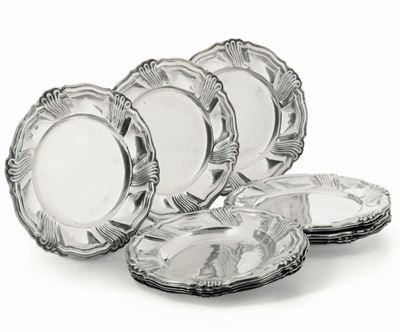 Dodici Piatti in Argento. Argenteria Artistica Italiana della Prima Metà del XX Secolo