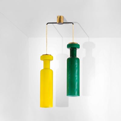 Lampada a sospensione in ottone, metallo laccato e vetro incamiciato colorato