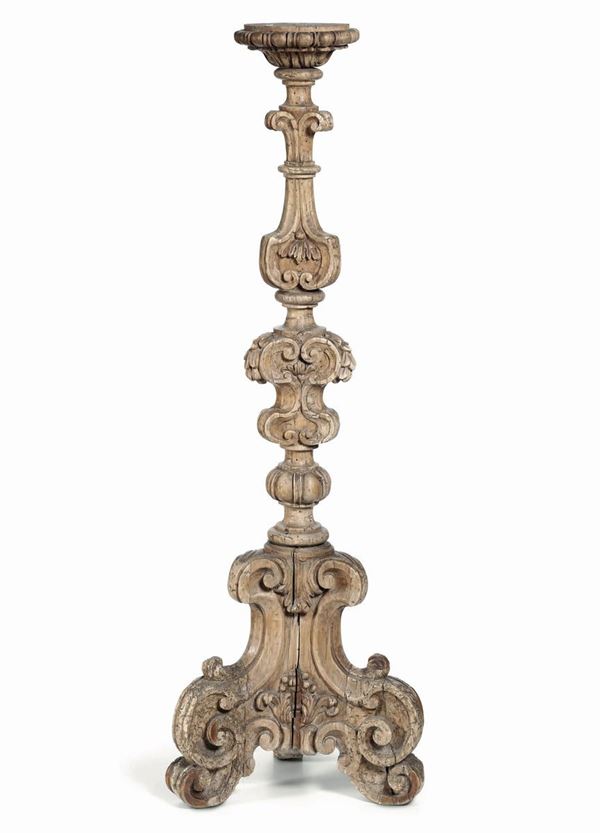 Grande candeliere in legno intagliato e dorato, XVIII secolo