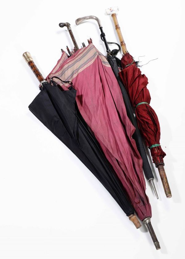 Quattro ombrellini da passeggio. Vari materiali e manifatture del XIX-XX secolo