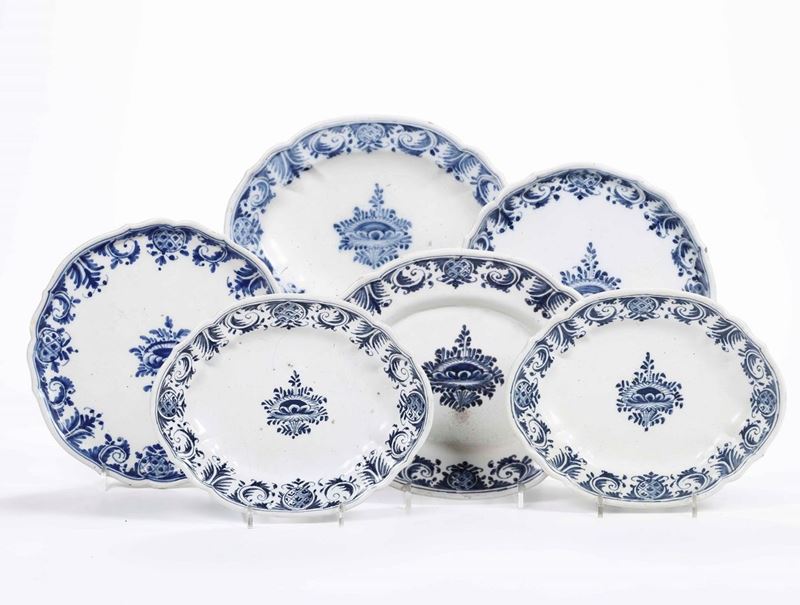 Due alzatine e quattro piatti ovali Lodi, Manifattura Antonio Maria Coppellotti, 1740-1760  - Auction Ceramics | Timed Auction - Cambi Casa d'Aste