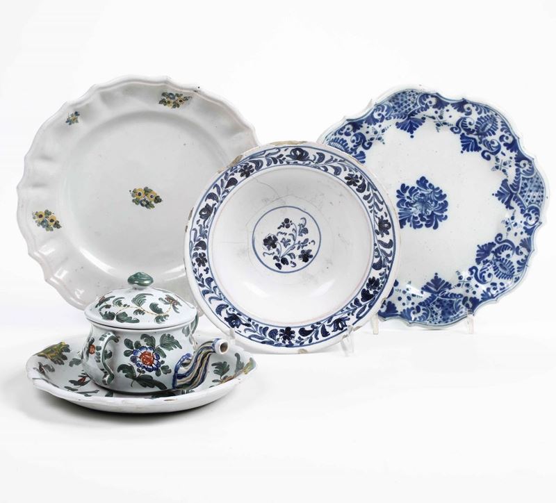 Quattro diverse maioliche.  - Auction Ceramics | Cambi Time - I - Cambi Casa d'Aste