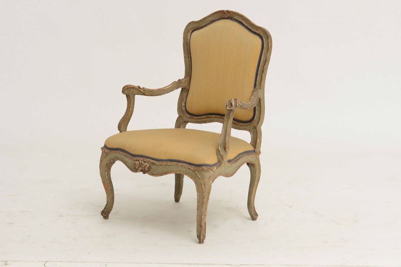 Poltrona in legno intagliato e laccato, XVIII secolo  - Auction Antiques | Timed Auction - Cambi Casa d'Aste