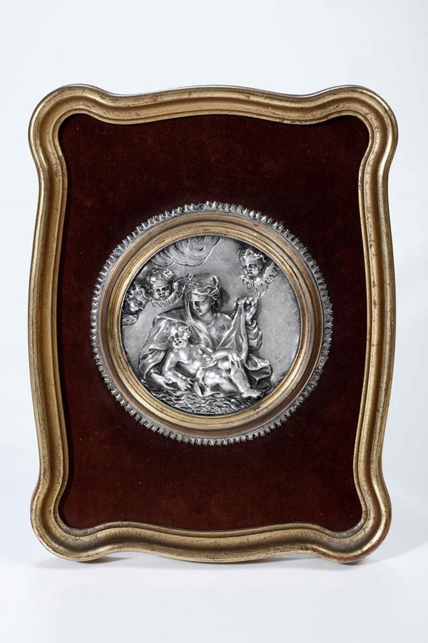 Placca in argento sbalzato e cesellato raffigurante Madonna del Velo