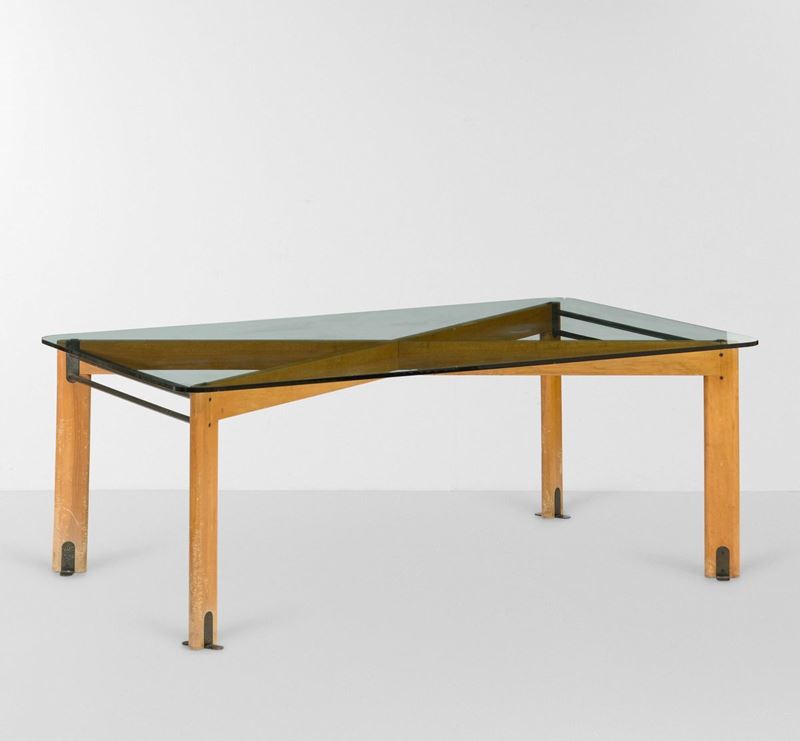 Tavolo rettangolare con struttura in legno, piano in cristallo molato e particolari in ottone.  - Asta Design - Cambi Casa d'Aste