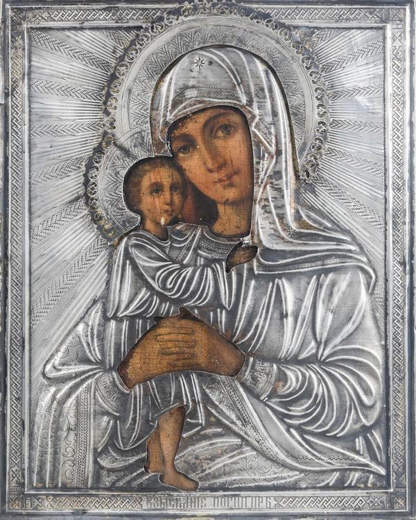 La Vergine con Bambino. Icona su tavola con riza in argento sbalzato, traforato e cesellato. Russia XIX-XX secolo