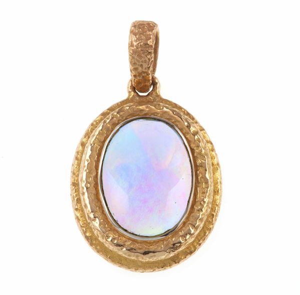 Opal and gold pendant