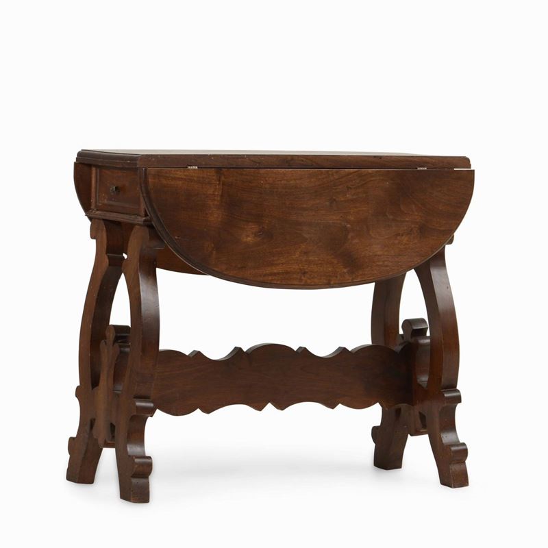 Piccolo tavolino a lira con piano richiudibile, XX secolo  - Asta Antiquariato | Cambi Time - Cambi Casa d'Aste