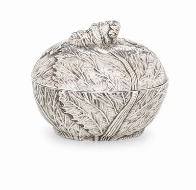Terrina in Argento Cesellato a Forma di Lattuga. Bolli di Importazione Francesi della Fine del XI...