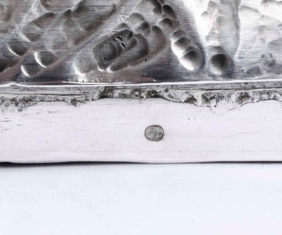 Terrina in Argento Cesellato a Forma di Lattuga. Bolli di Importazione Francesi della Fine del XI...
