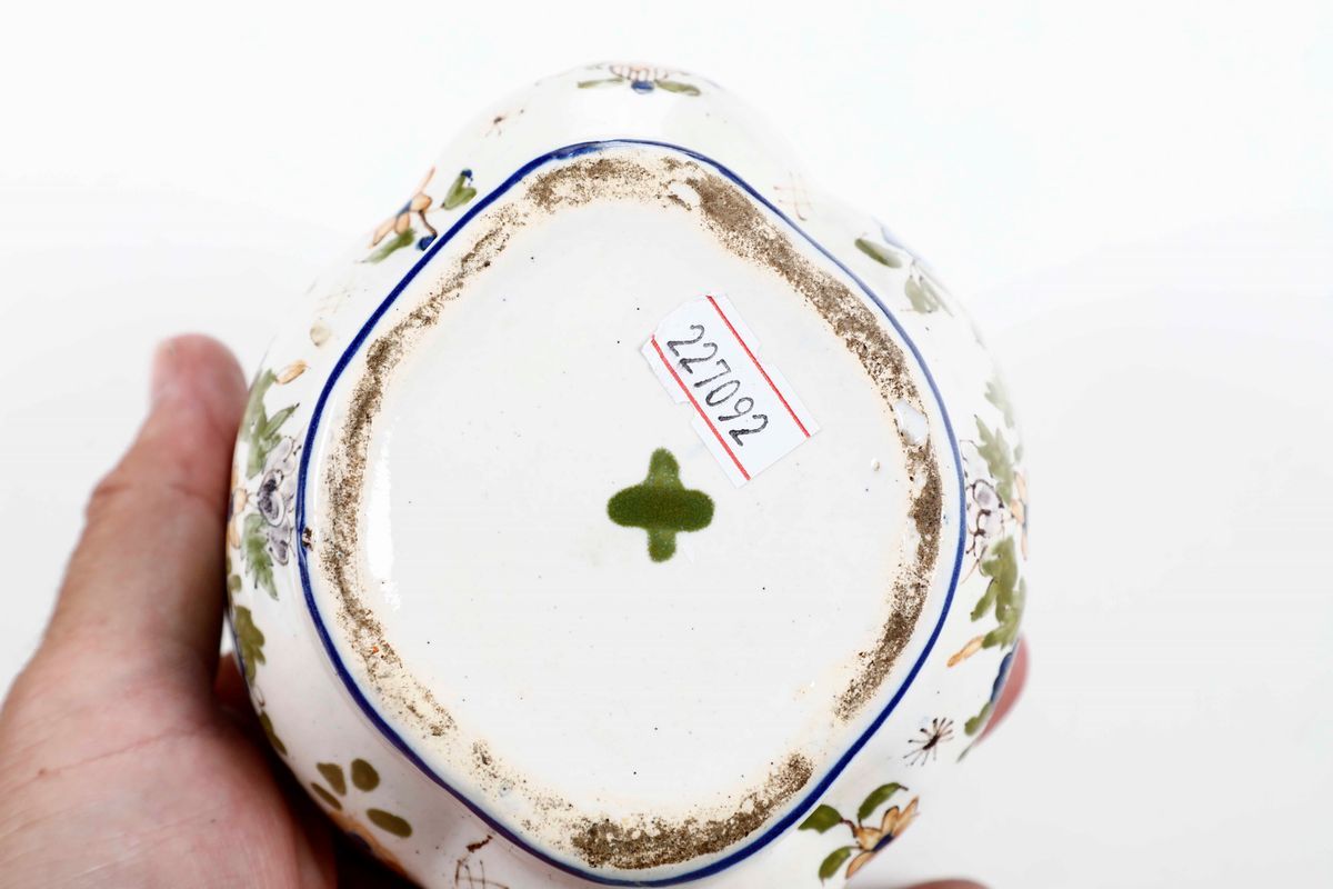 Stoviglie Diverse in Porcellana e Maiolica Europa e Cina, XVIII - XX Secolo