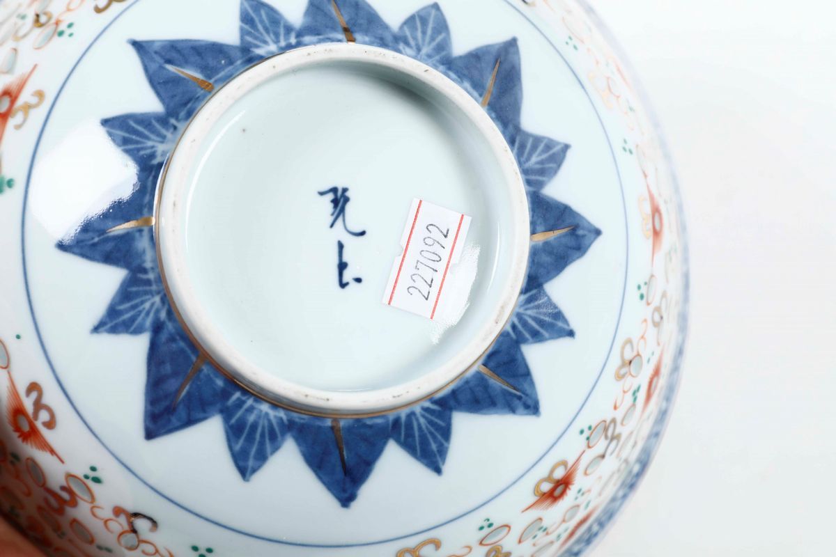 Stoviglie Diverse in Porcellana e Maiolica Europa e Cina, XVIII - XX Secolo