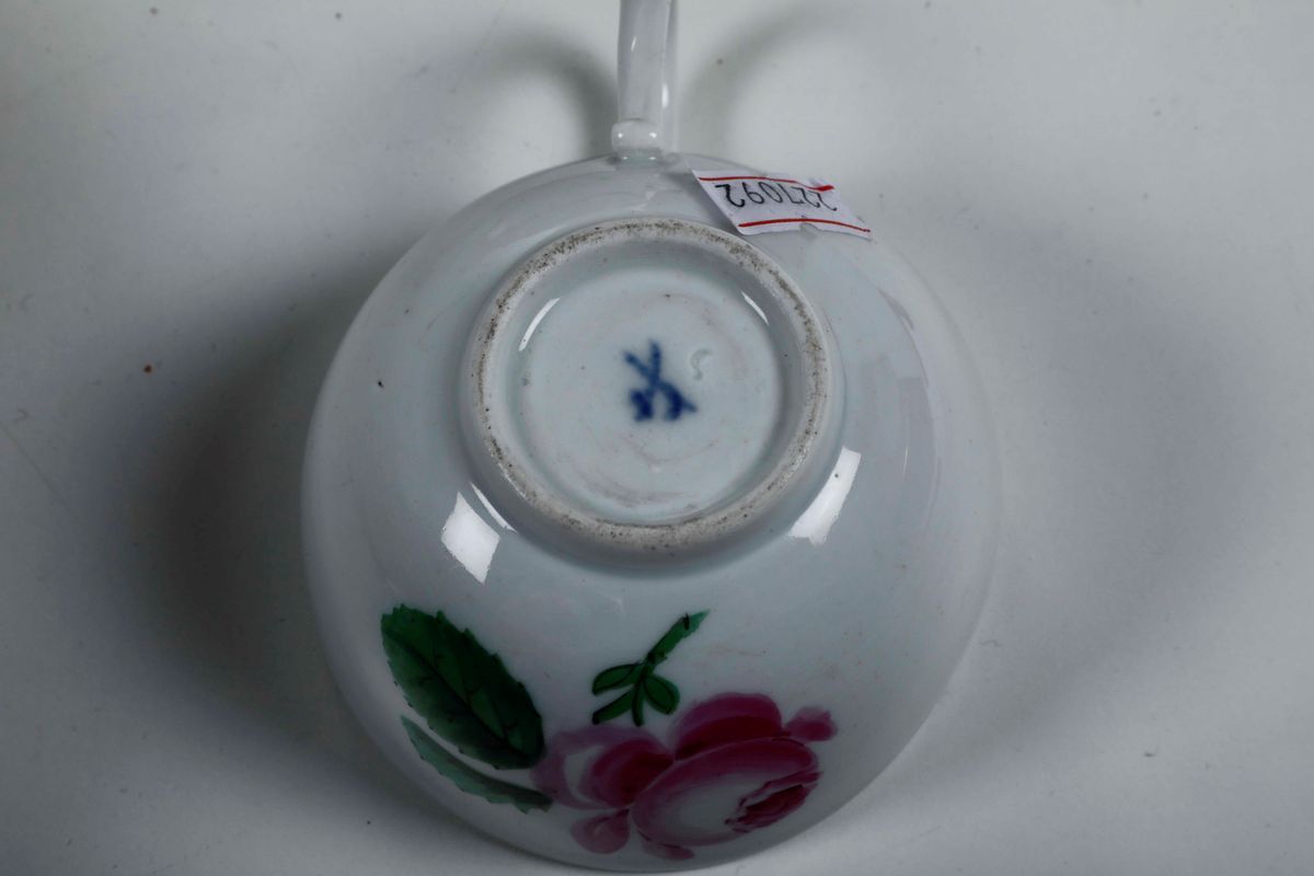 Stoviglie Diverse in Porcellana e Maiolica Europa e Cina, XVIII - XX Secolo