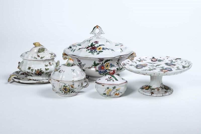Cinque diverse maioliche XVIII e XIX secolo  - Auction Ceramics | Timed Auction - Cambi Casa d'Aste