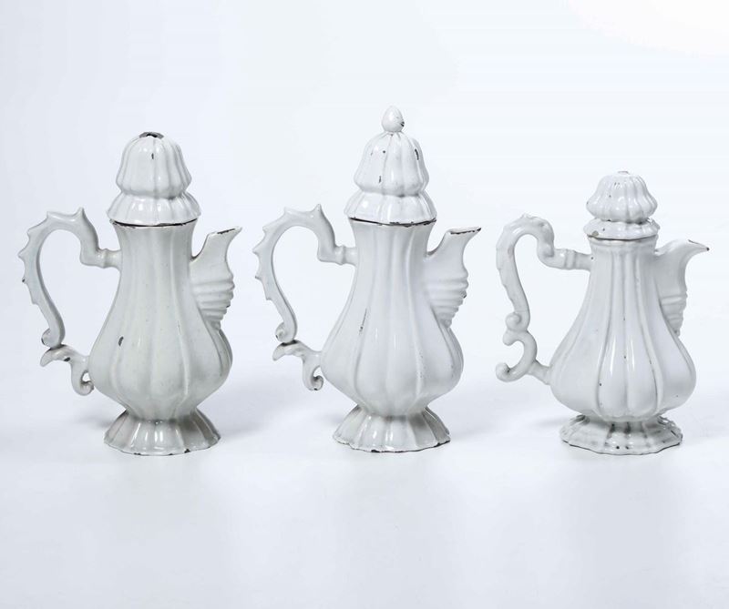 Tre caffettiere Veneto, probabilmente Nove, XIX-XX secolo  - Auction Ceramics | Timed Auction - Cambi Casa d'Aste