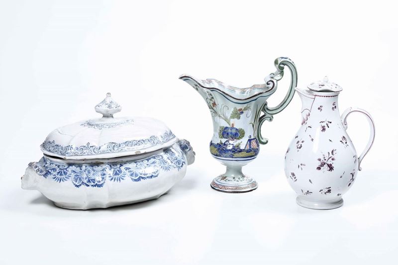 Versatoio e zuppiera, Faenza, XVIII secolo e caffettiera, Doccia, 1790-1810  - Auction Ceramics | Timed Auction - Cambi Casa d'Aste
