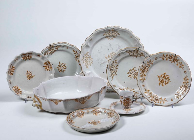 Sei piatti e una terrina  Italia del nord e Savona, terzo quarto del XVIII secolo  - Auction Ceramics | Timed Auction - Cambi Casa d'Aste