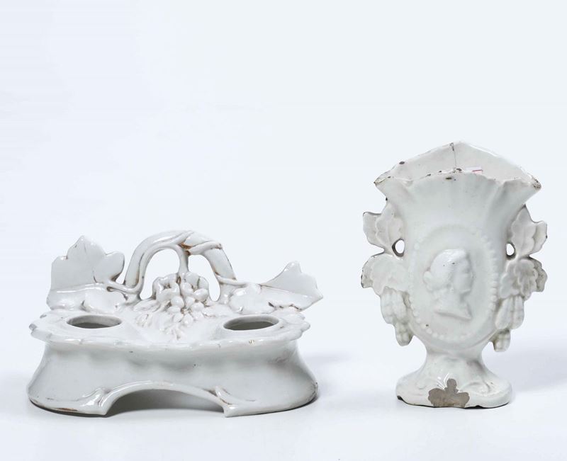 Un vasetto e un calamaio Probabilmente Francia, metà del XIX secolo  - Asta Ceramiche e Vetri | Cambi Time - Cambi Casa d'Aste
