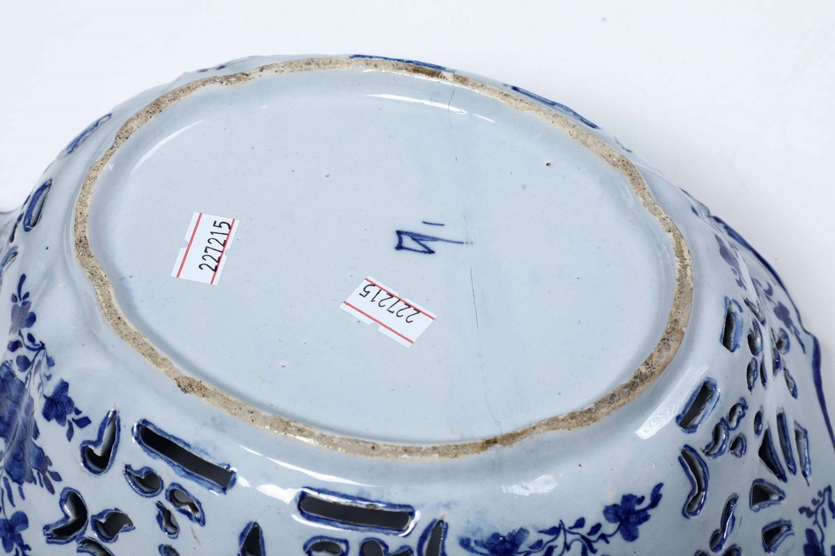 Coppia di Bacinelle Traforate Olanda, Delft, Manifattura De Porcellane Bijl, XVIII Secolo