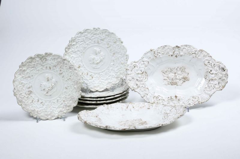 Otto piatti con busti femminili e frutti in rilievo, XIX secolo  - Auction Ceramics | Timed Auction - Cambi Casa d'Aste