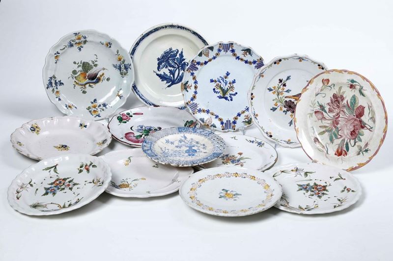 Quattordici piatti Diverse Manifatture, Italia e Francia, XVIII e XIX secolo  - Auction Ceramics | Timed Auction - Cambi Casa d'Aste