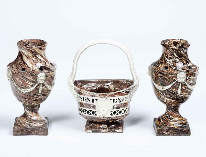 Coppia di vasi bruciaprofumi  e un cestino Pesaro (?), primo quarto del XIX secolo  - Asta Ceramiche | Cambi Time - Cambi Casa d'Aste