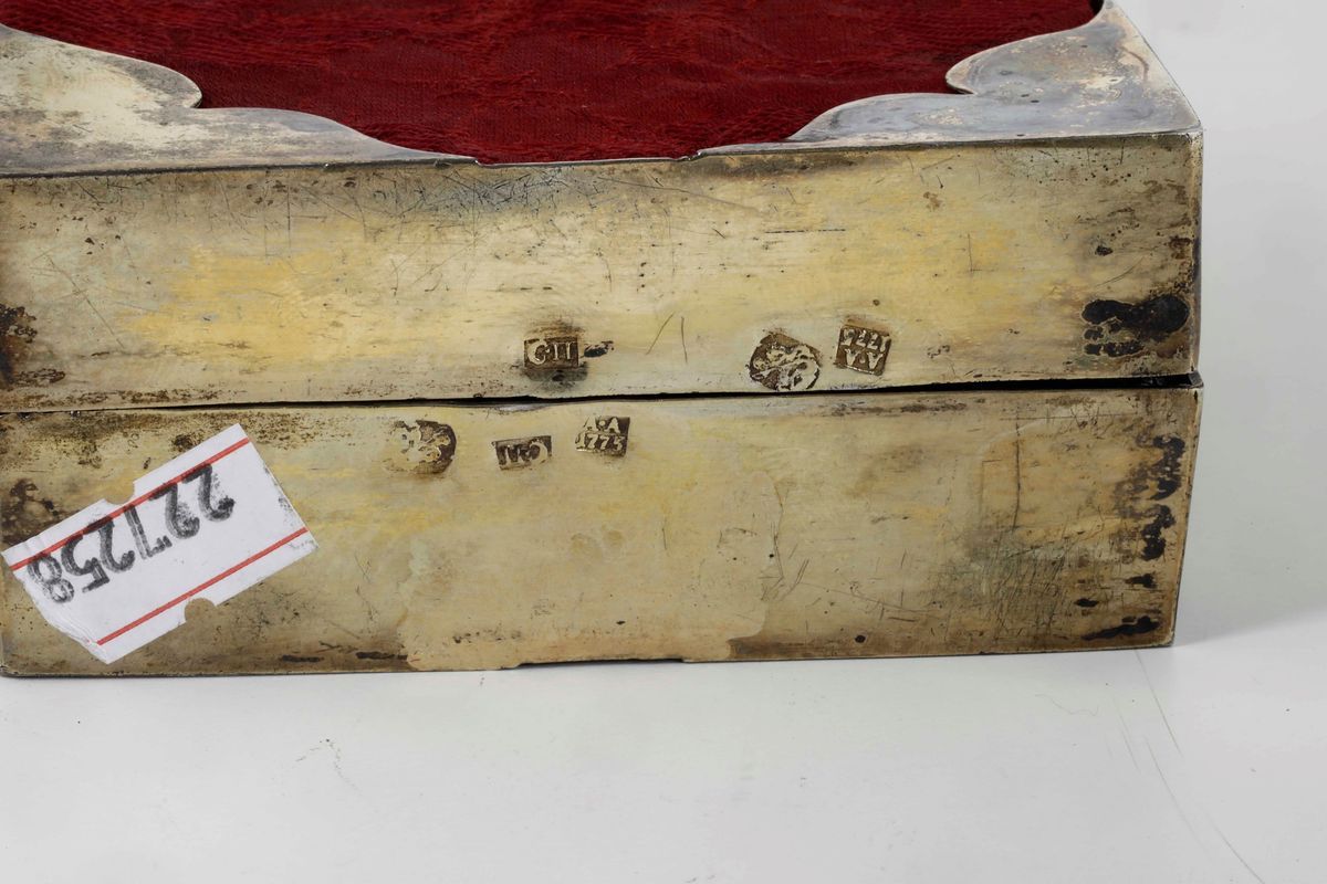 Dittico da Viaggio Raffigurante Vergine con Bambino e la Pentecoste. Riza in Argento Fuso, Sbalza...