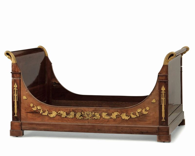 Letto a barca in noce con cigni ed applicazioni in bronzo dorato, XIX secolo  - Auction Italian Dwellings - Cambi Casa d'Aste