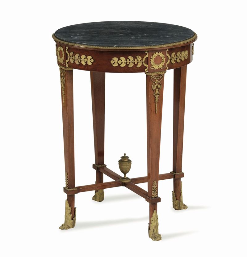 Tavolino rotondo lastronato con dettagli in bronzo dorato, XIX secolo  - Asta Dimore Italiane - Cambi Casa d'Aste