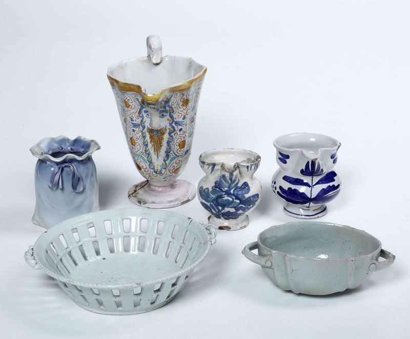 Cinque diverse ceramiche, XVII-XX secolo  - Auction Ceramics | Timed Auction - Cambi Casa d'Aste
